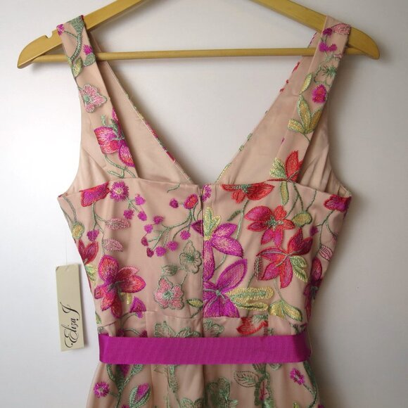Eliza J Embroidered Floral V-Neck Sheath Dress Size 4 - Picture 5 of 9